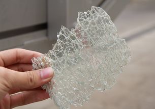 鋼化玻璃淋浴房 安全安裝是基礎(chǔ)，科學(xué)清潔防自爆